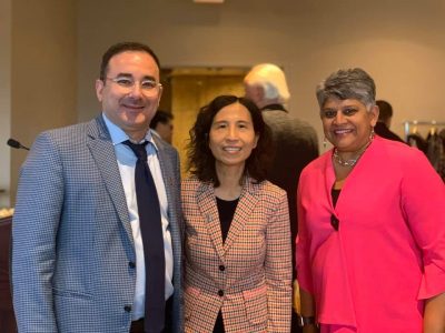 Dr Gerald Olin, président de l’ACC à l’époque, Dre Theresa Tam, administratrice en chef de la santé publique du Canada, et Alison Dantas, directrice générale de l’ACC, lors de la réunion présidentielle de l’ACC en novembre 2019